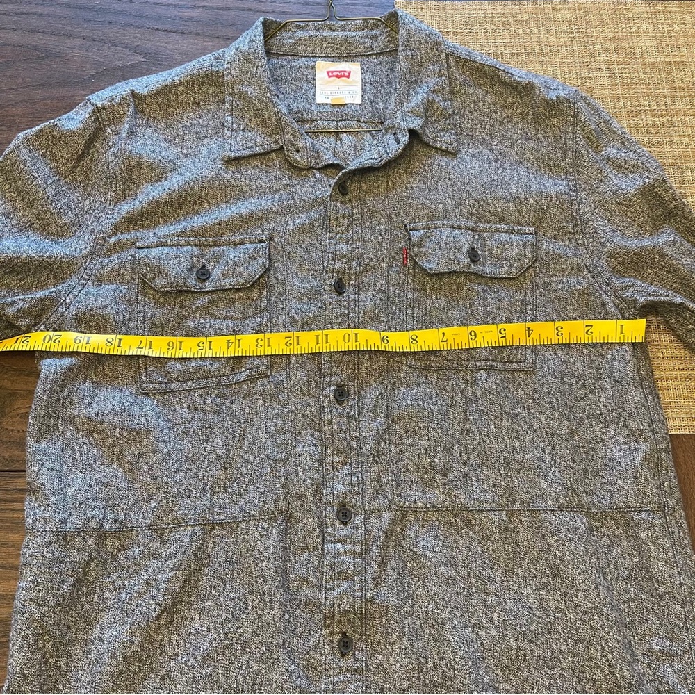 Levi’s grey button down shirt 100 percent cotton in size large - Picture 5 of 7